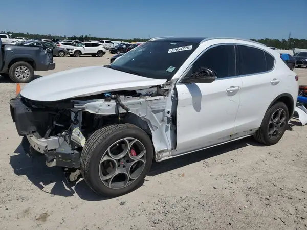 ZASFAKBN8J7B80499 2018 ALFA ROMEO STELVIO - Image 1