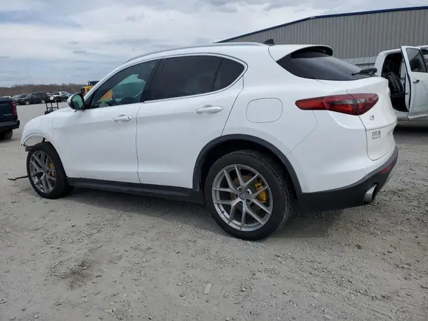 ZASFAKBN8J7C03908 2018 ALFA ROMEO STELVIO - Image 2