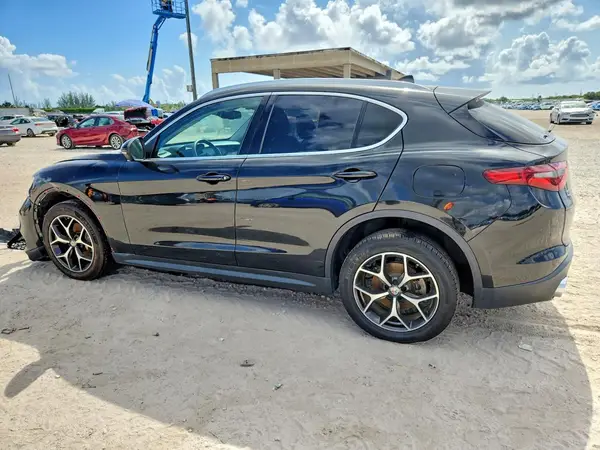 ZASFAKBN8J7C24273 2018 ALFA ROMEO STELVIO - Image 2