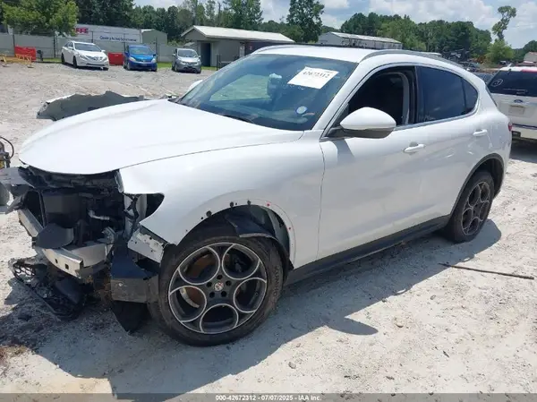 ZASFAKBN9J7B69011 2018 ALFA ROMEO STELVIO - Image 2