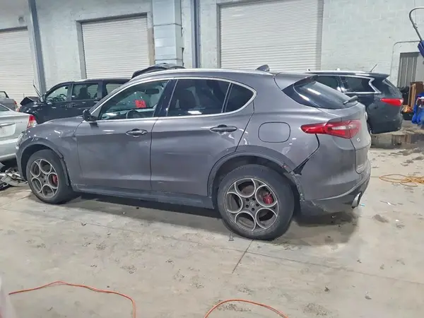 ZASFAKBN9J7C04095 2018 ALFA ROMEO STELVIO - Image 2