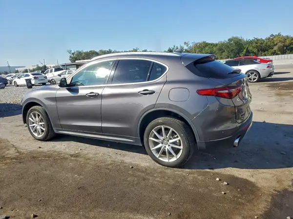 ZASFAKBNXJ7B59975 2018 ALFA ROMEO STELVIO - Image 2