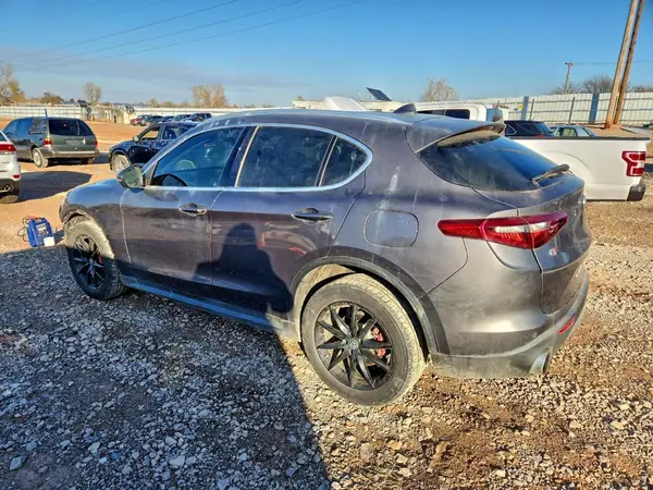ZASFAKBNXJ7B62813 2018 ALFA ROMEO STELVIO - Image 2