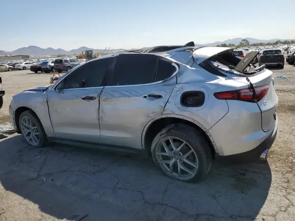 ZASFAKBNXJ7B96766 2018 ALFA ROMEO STELVIO - Image 2