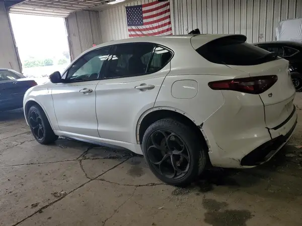 ZASFAKEV2J7C03902 2018 ALFA ROMEO STELVIO - Image 2