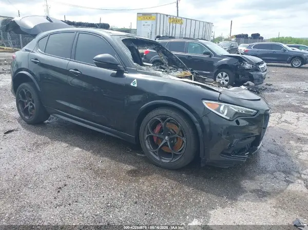 ZASFAKEV6J7C22226 2018 ALFA ROMEO STELVIO - Image 1