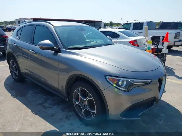 ZASFAKNN0J7B72973 2018 ALFA ROMEO STELVIO - Image 1