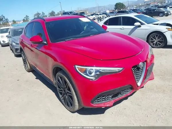 ZASFAKNN0J7B73041 2018 ALFA ROMEO STELVIO