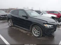 ZASFAKNN0J7B94083 2018 ALFA ROMEO STELVIO