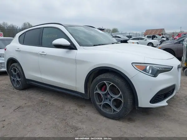 ZASFAKNN0J7C00285 2018 ALFA ROMEO STELVIO