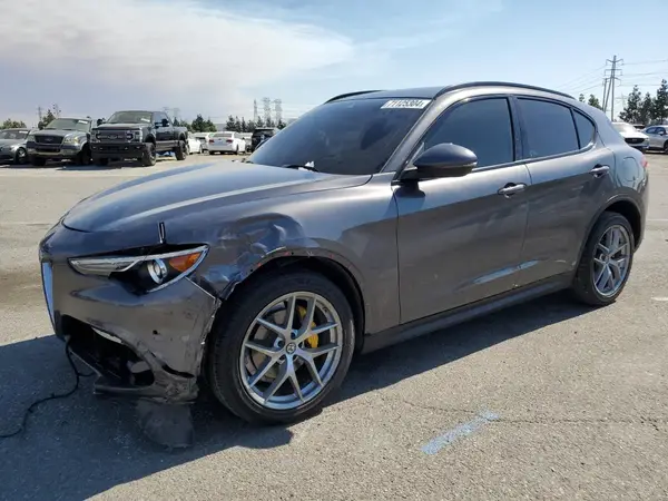 ZASFAKNN1J7B70035 2018 ALFA ROMEO STELVIO - Image 1