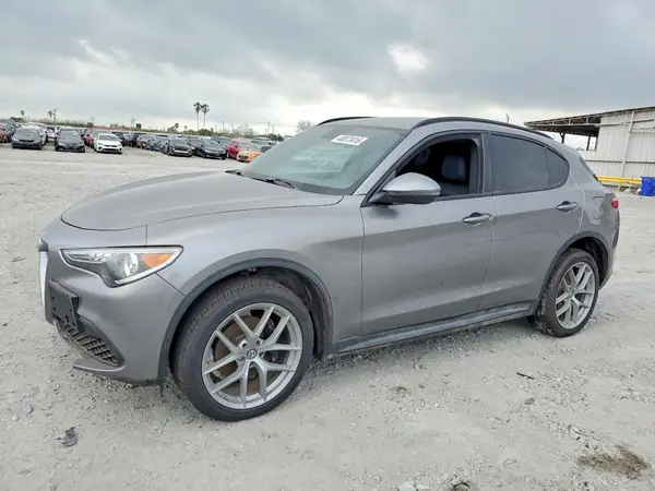 ZASFAKNN1J7B81617 2018 ALFA ROMEO STELVIO