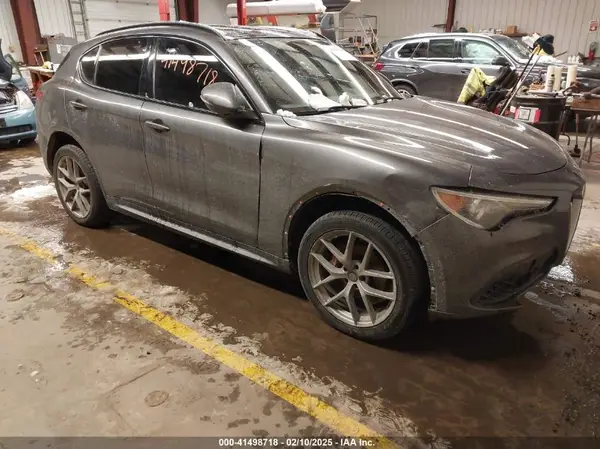 ZASFAKNN1J7B94464 2018 ALFA ROMEO STELVIO - Image 1