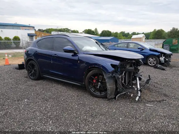 ZASFAKNN2J7B90083 2018 ALFA ROMEO STELVIO