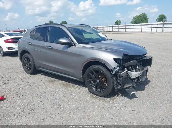 ZASFAKNN3J7B81585 2018 ALFA ROMEO STELVIO