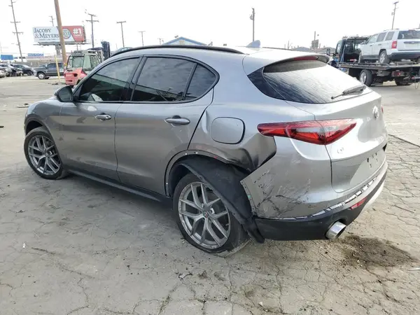 ZASFAKNN3J7B82302 2018 ALFA ROMEO STELVIO - Image 2