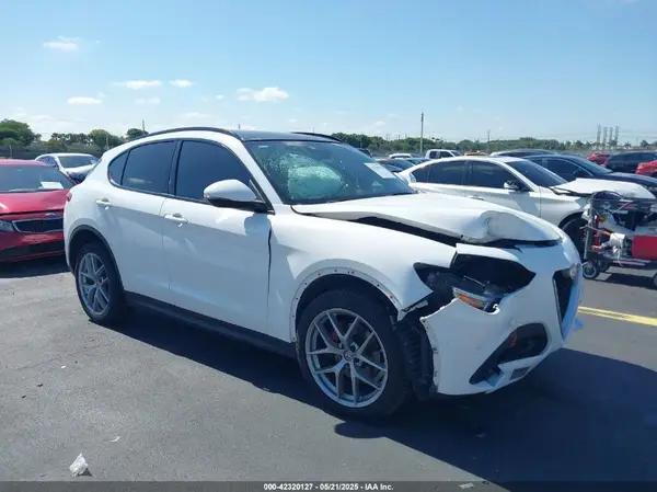 ZASFAKNN3J7B95471 2018 ALFA ROMEO STELVIO - Image 1