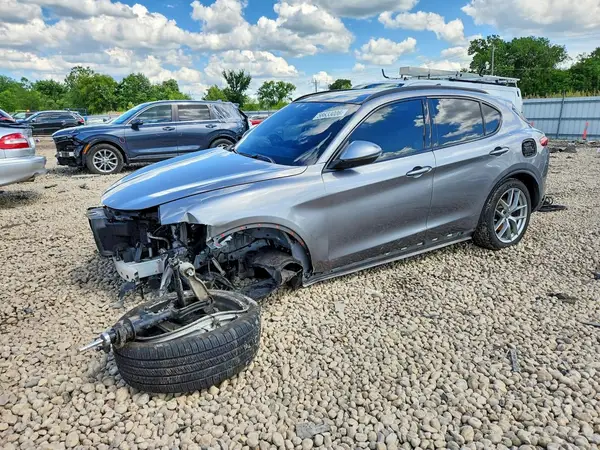 ZASFAKNN3J7C10647 2018 ALFA ROMEO STELVIO