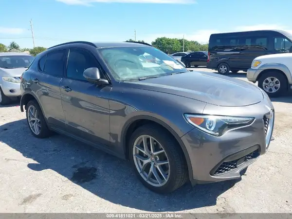 ZASFAKNN4J7B66643 2018 ALFA ROMEO STELVIO - Image 1