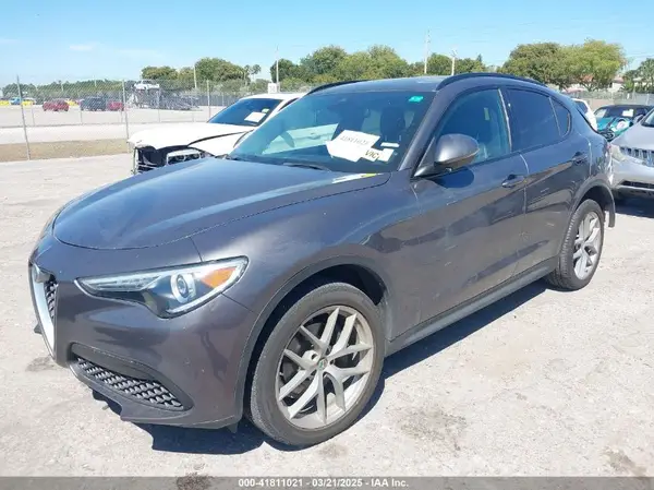 ZASFAKNN4J7B66643 2018 ALFA ROMEO STELVIO - Image 2