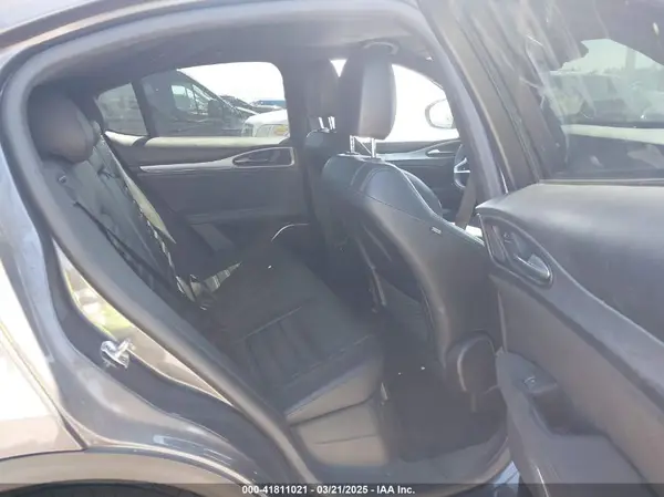 ZASFAKNN4J7B66643 2018 ALFA ROMEO STELVIO - Image 8