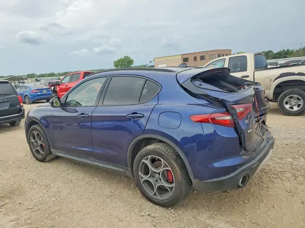 ZASFAKNN4J7B78596 2018 ALFA ROMEO STELVIO - Image 2
