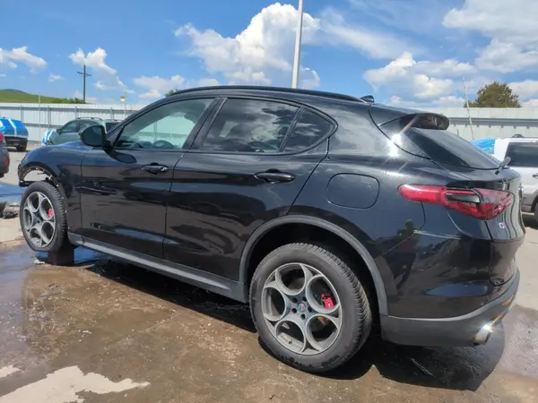 ZASFAKNN4J7B93258 2018 ALFA ROMEO STELVIO - Image 2