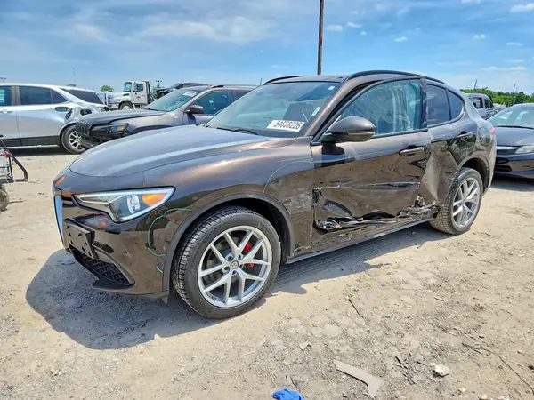 ZASFAKNN4J7C00323 2018 ALFA ROMEO STELVIO