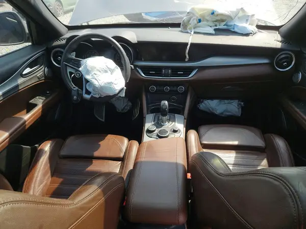 ZASFAKNN5J7B79367 2018 ALFA ROMEO STELVIO - Image 8