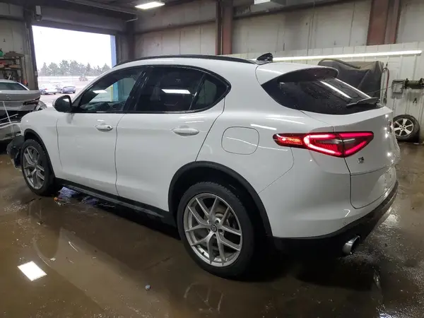 ZASFAKNN5J7C16756 2018 ALFA ROMEO STELVIO - Image 2