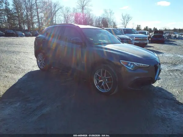 ZASFAKNN5J7C18085 2018 ALFA ROMEO STELVIO