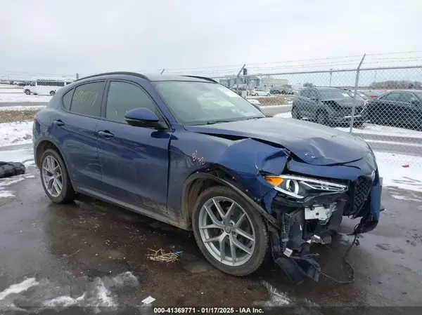 ZASFAKNN6J7B67213 2018 ALFA ROMEO STELVIO - Image 1