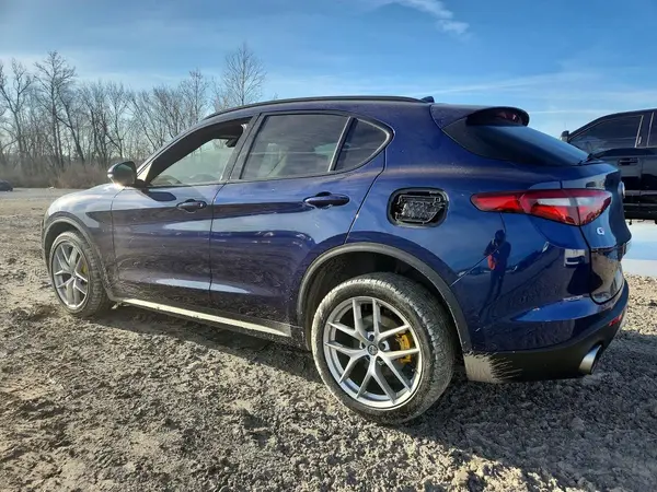 ZASFAKNN6J7B72315 2018 ALFA ROMEO STELVIO - Image 2