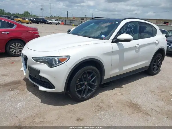 ZASFAKNN6J7C01635 2018 ALFA ROMEO STELVIO - Image 2