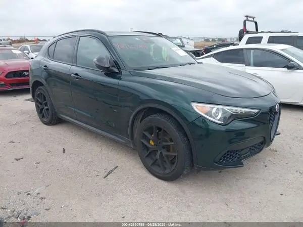 ZASFAKNN6J7C04051 2018 ALFA ROMEO STELVIO - Image 1
