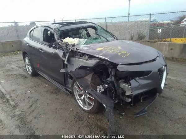 ZASFAKNN6J7C05068 2018 ALFA ROMEO STELVIO