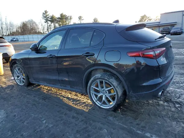 ZASFAKNN6J7C28513 2018 ALFA ROMEO STELVIO - Image 2