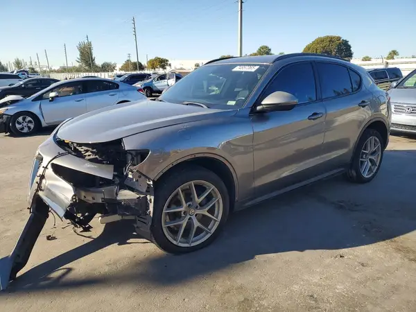 ZASFAKNN7J7B64658 2018 ALFA ROMEO STELVIO