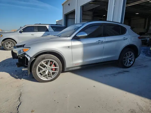 ZASFAKNN7J7B84814 2018 ALFA ROMEO STELVIO