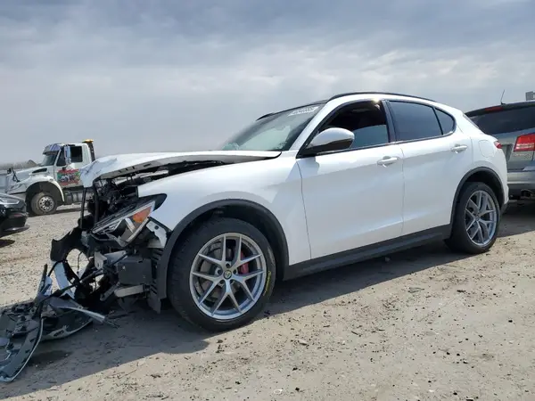 ZASFAKNN7J7B95991 2018 ALFA ROMEO STELVIO - Image 1