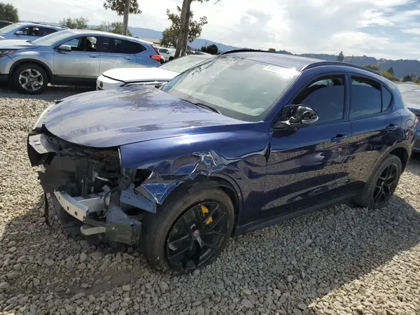 ZASFAKNN7J7B97370 2018 ALFA ROMEO STELVIO