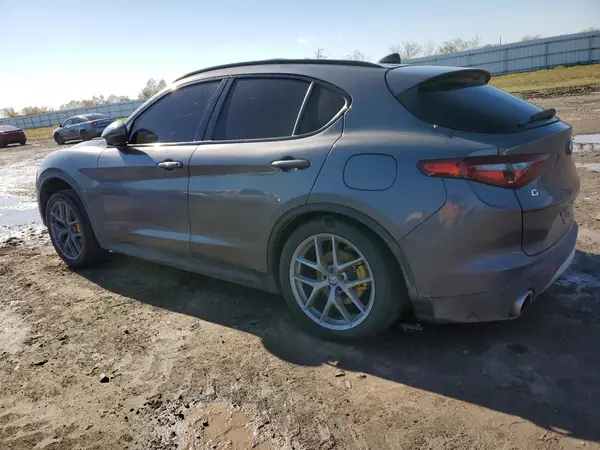 ZASFAKNN7J7B98695 2018 ALFA ROMEO STELVIO - Image 2