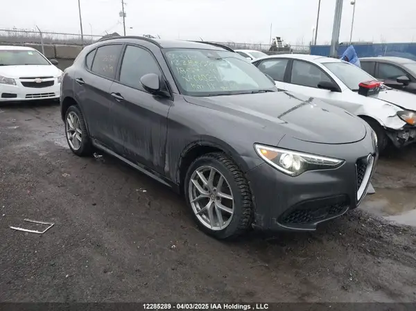ZASFAKNN8J7C00275 2018 ALFA ROMEO STELVIO - Image 1