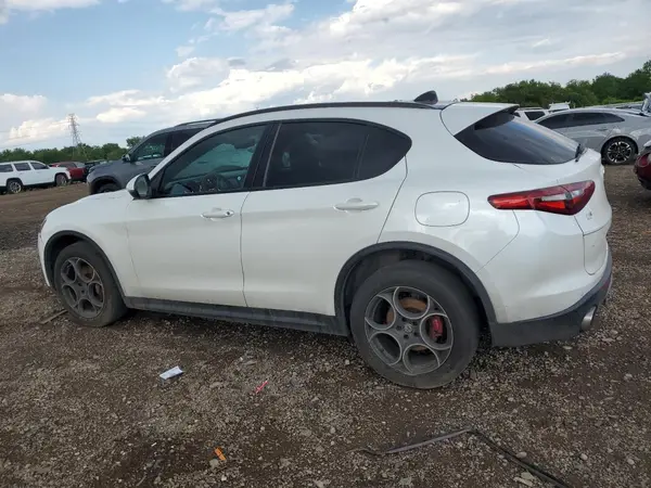ZASFAKNN8J7C12068 2018 ALFA ROMEO STELVIO - Image 2