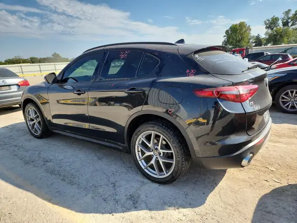 ZASFAKNN9J7B60983 2018 ALFA ROMEO STELVIO - Image 2