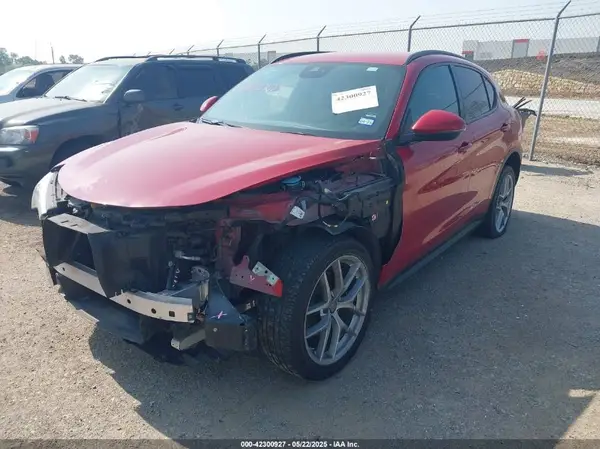 ZASFAKNN9J7B65021 2018 ALFA ROMEO STELVIO - Image 2