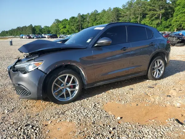 ZASFAKNN9J7C02195 2018 ALFA ROMEO STELVIO - Image 1