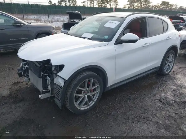 ZASFAKNN9J7C02309 2018 ALFA ROMEO STELVIO - Image 2