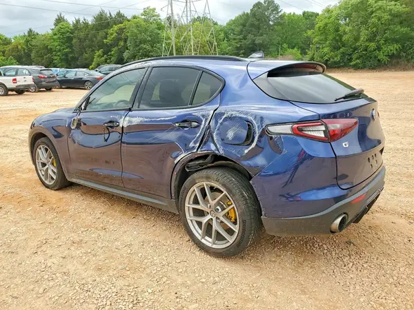 ZASFAKNN9J7C20681 2018 ALFA ROMEO STELVIO - Image 2