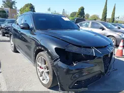 ZASFAKNNXJ7B73323 2018 ALFA ROMEO STELVIO